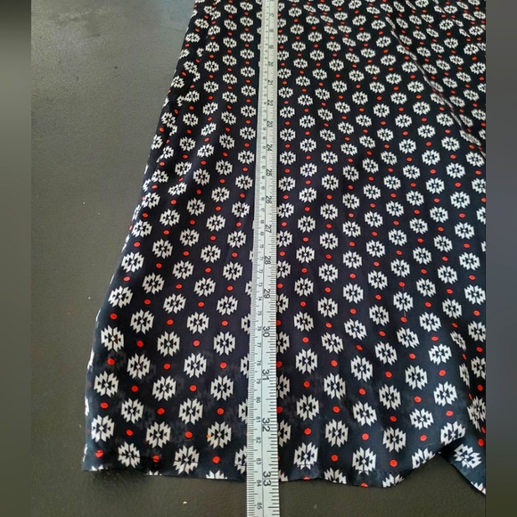 Dress with asimetrical design.  Sz M. - Picture 5 of 6